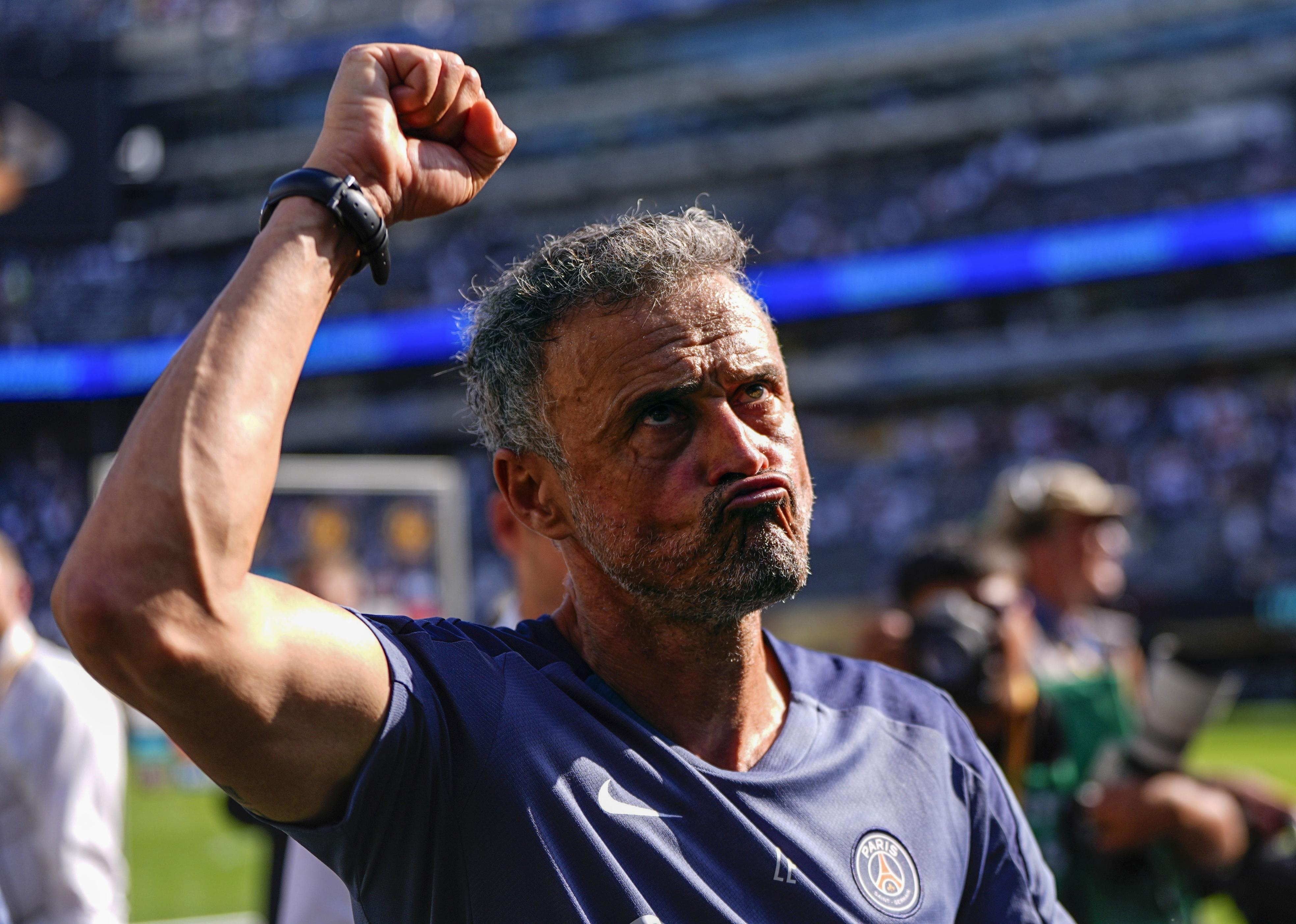 巴黎人报：虽肩锁关节骨折，但恩里克预计仍会现场指挥巴黎的比赛